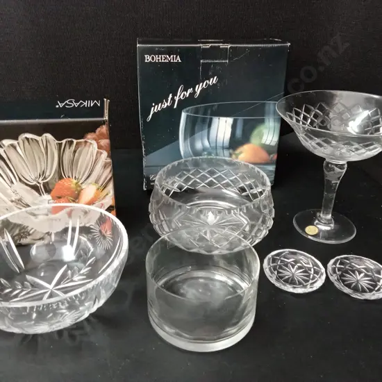 MIX OF VINTAGE GLASS ITEMS TALLEST H 18CM