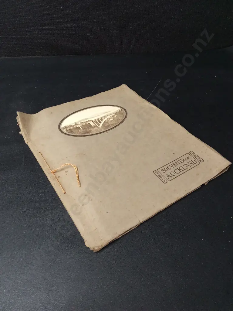 VINTAGE SOUVENIER OF AUCKLAND BOOKLET, ILLUSTRATIONS Image 1++