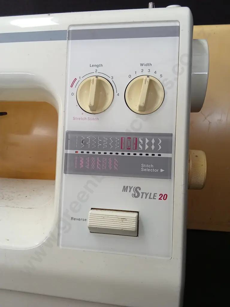 VINTAGE JANOME MY STYLE 20 MECHANICAL SEWING MACHINE Image 1++