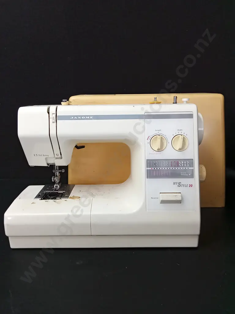 VINTAGE JANOME MY STYLE 20 MECHANICAL SEWING MACHINE Image 1++