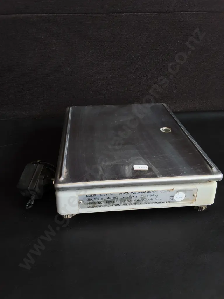 DIGITAL WEIGHING SCALE, UNTESTED Image 1++