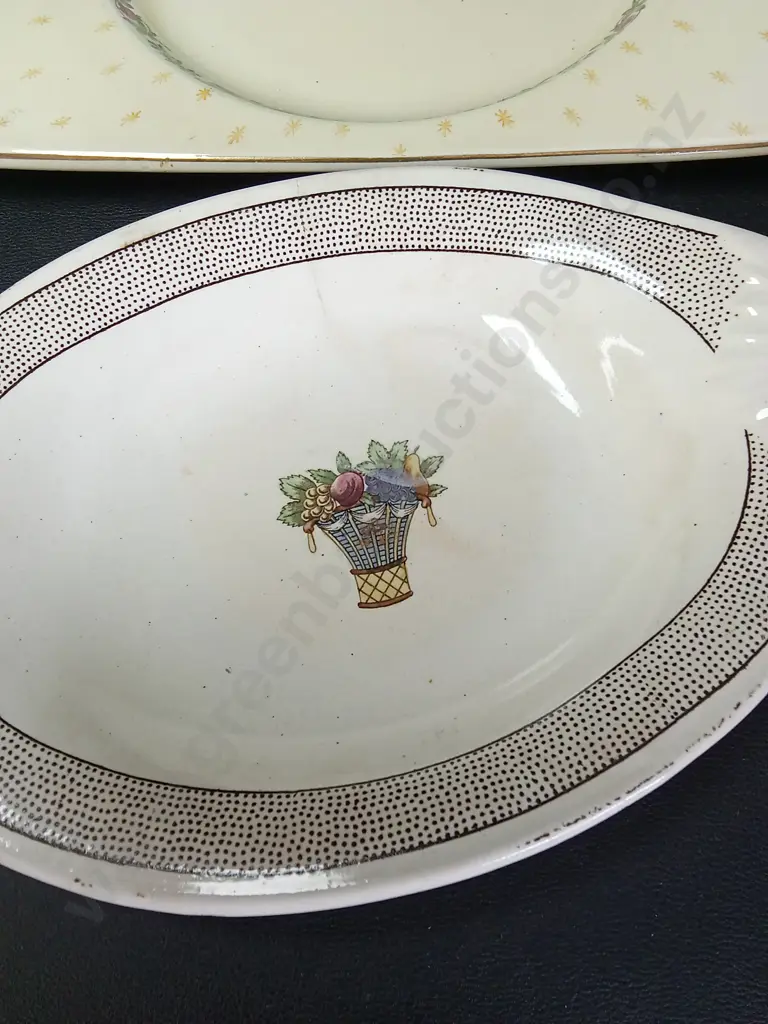 6 VINTAGE DISHES LARGEST L22.5CM, WEDGEWOOD AND ROYAL STAFFORDSHIRE Image 1++