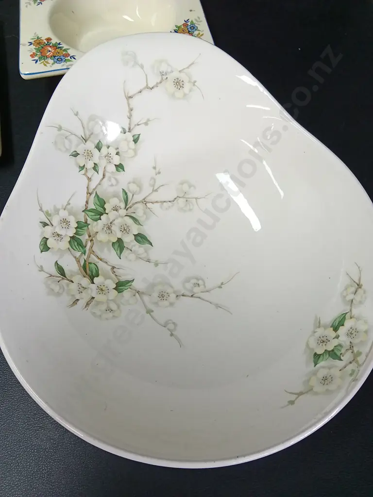 6 VINTAGE DISHES LARGEST L22.5CM, WEDGEWOOD AND ROYAL STAFFORDSHIRE Image 1++