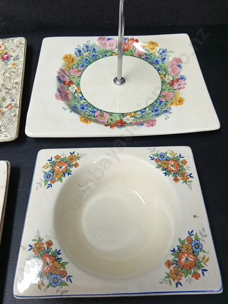 6 VINTAGE DISHES LARGEST L22.5CM, WEDGEWOOD AND ROYAL STAFFORDSHIRE Image 1++