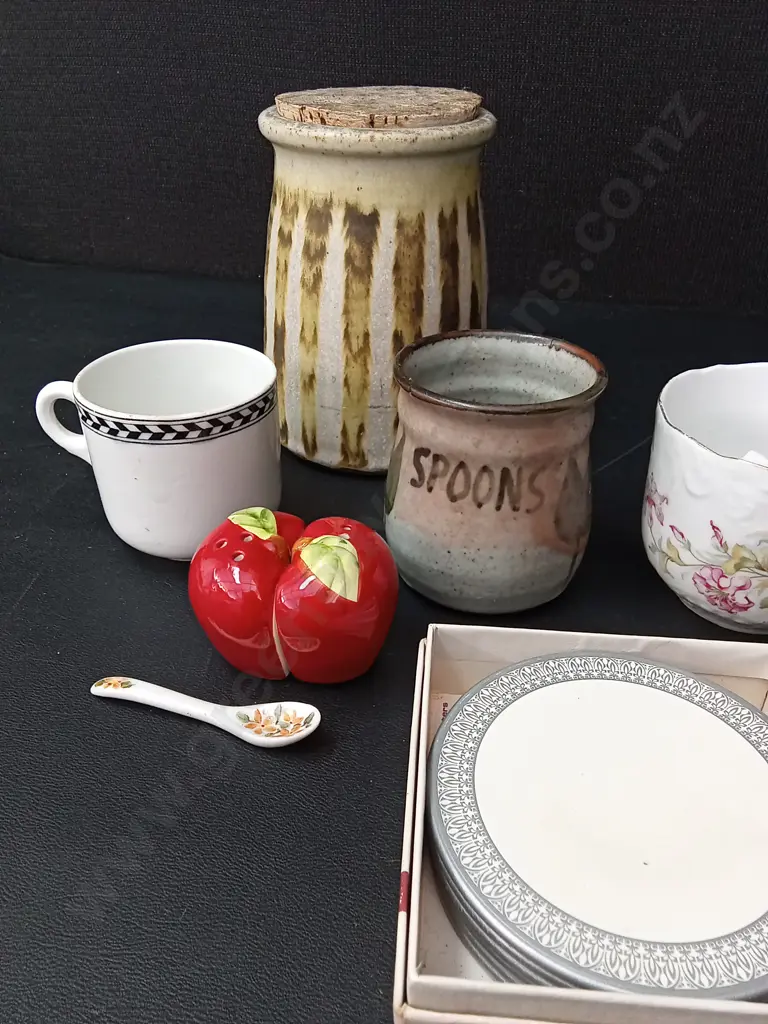 ASSORTED KITCHEN WARE TALLEST H15CM Image 1++