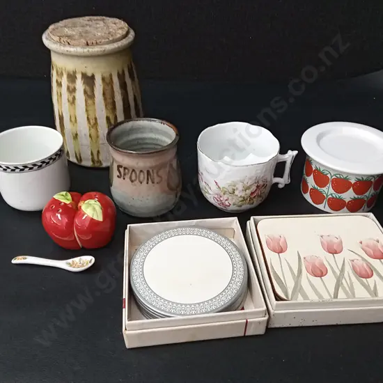 ASSORTED KITCHEN WARE TALLEST H15CM