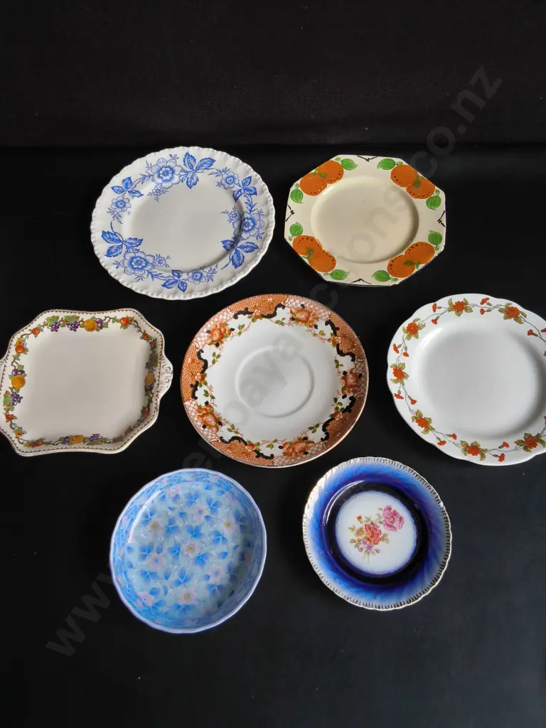 MIX OF VINTAGE PLATES, 7 PIECES, WIDEST DIA 26 CM Image 1++
