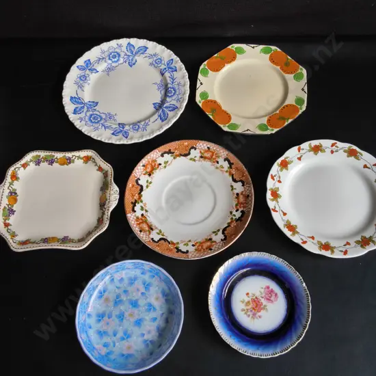 MIX OF VINTAGE PLATES, 7 PIECES, WIDEST DIA 26 CM