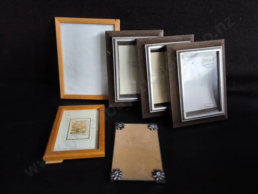 6 PICTURE FRAMES, TALLEST H 23 CM Image 1++