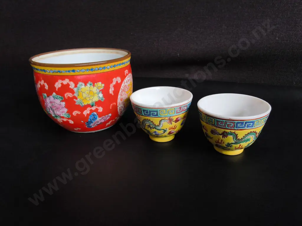 VINTAGE CHINESE PORCELAIN BOWL AND TEA CUPS, 3 PIECES, TALLEST H 10 CM Image 1++