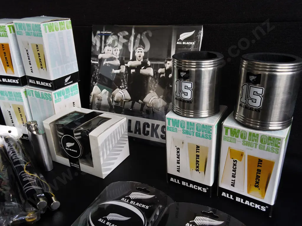 MIX OF BRAND NEW NZ AND ALL BLACKS ITEMS Image 1++