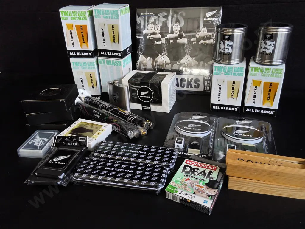 MIX OF BRAND NEW NZ AND ALL BLACKS ITEMS Image 1++