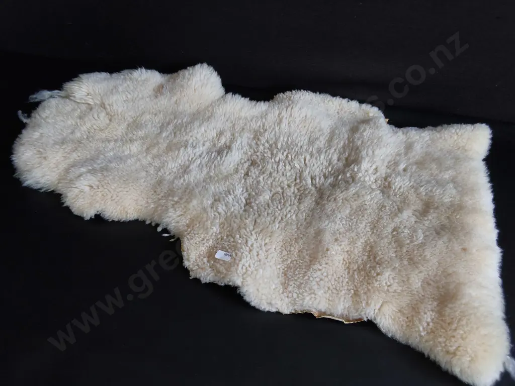 GENUINE SHEEPSKIN RUG, W 85 CM Image 1++