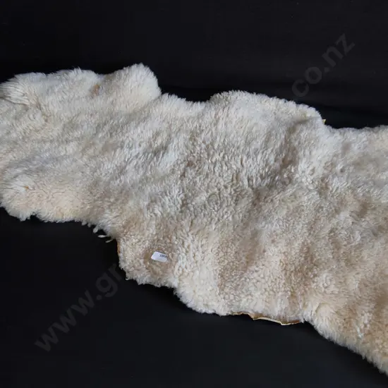 GENUINE SHEEPSKIN RUG, W 85 CM