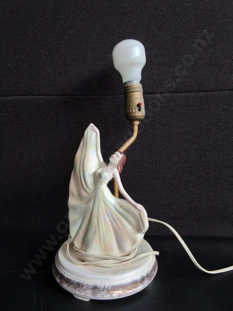VINTAGE ART DECO PORCELAIN FIGURAL LAMP, H 39 CM Image 1++