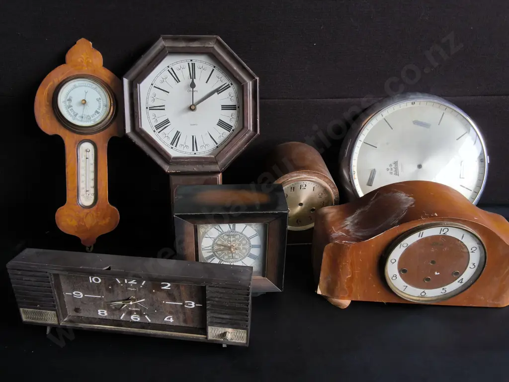 MIX OF VINTAGE CLOCKS, TALLEST H 46 CM Image 1++