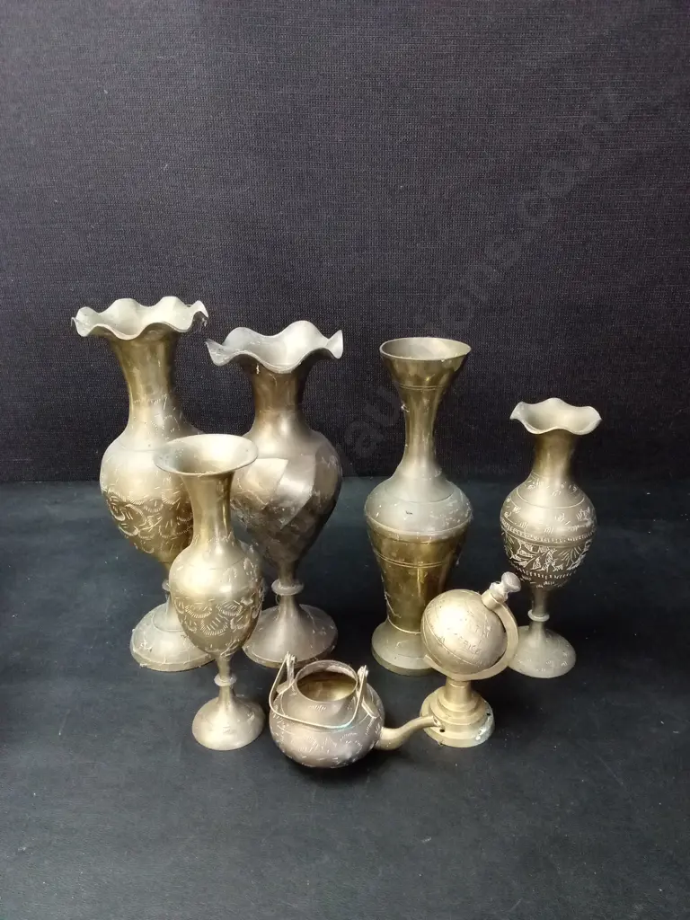 COLLECTION OF VINTAGE ETCHED BRASS VASES TALLEST H24CM Image 1++
