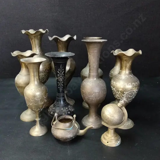COLLECTION OF VINTAGE ETCHED BRASS VASES TALLEST H24CM
