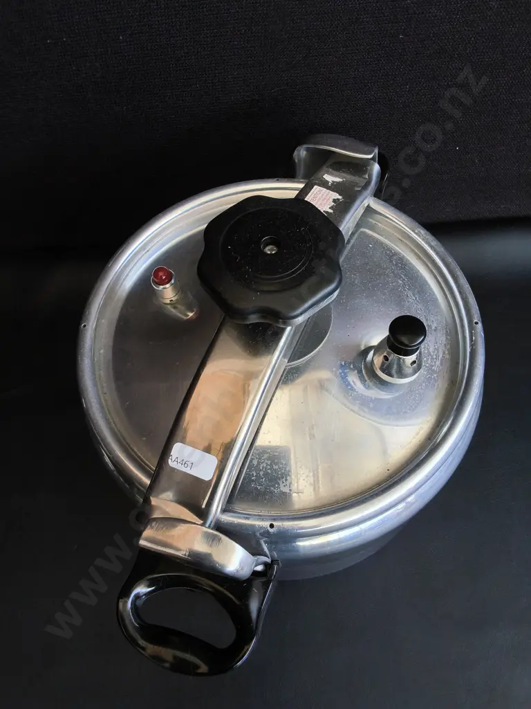 ALUMINUM STOVE TOP PRESSURE COOKER Image 1++