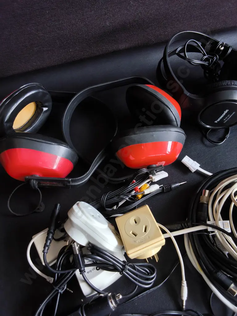 BOX OF EAR MUFFS AND CORDS Image 1++