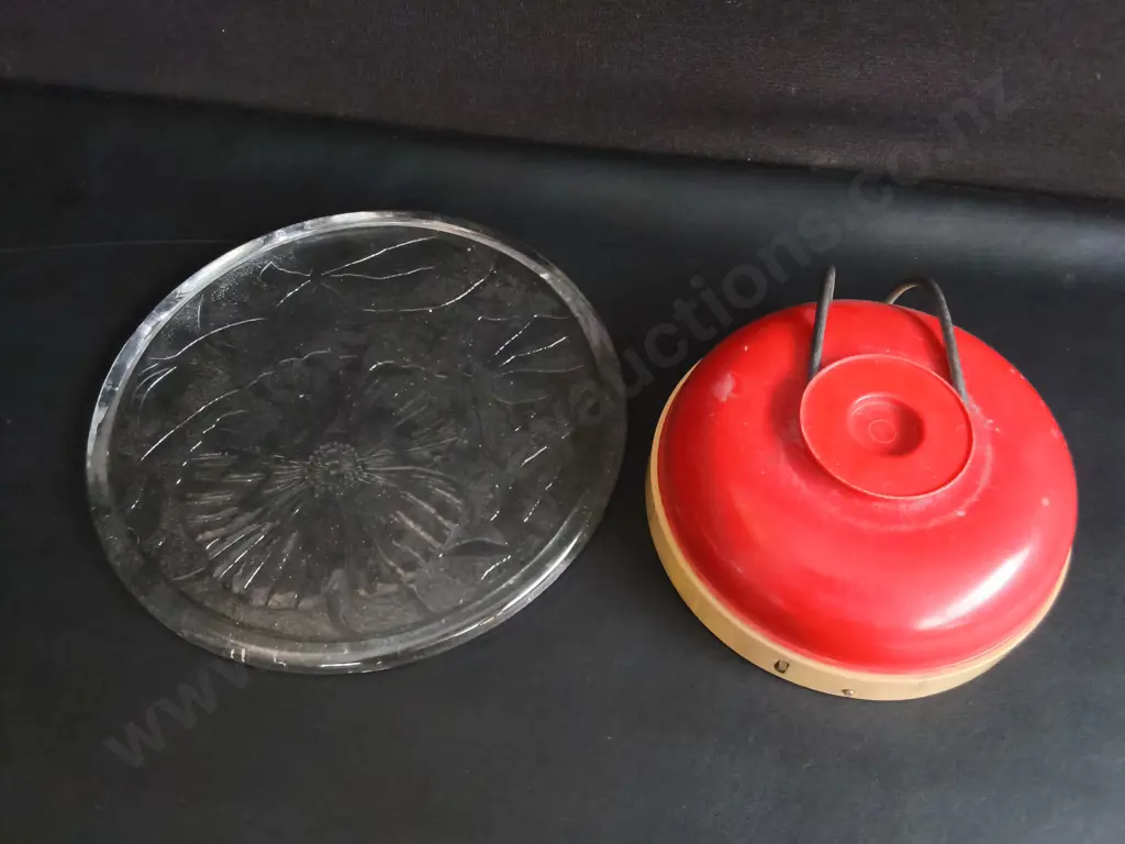 CLEAR EMBOSSED GLASS PLATTER AND VINTAGE MECHANICAL KITCHEN SCALE Image 1++