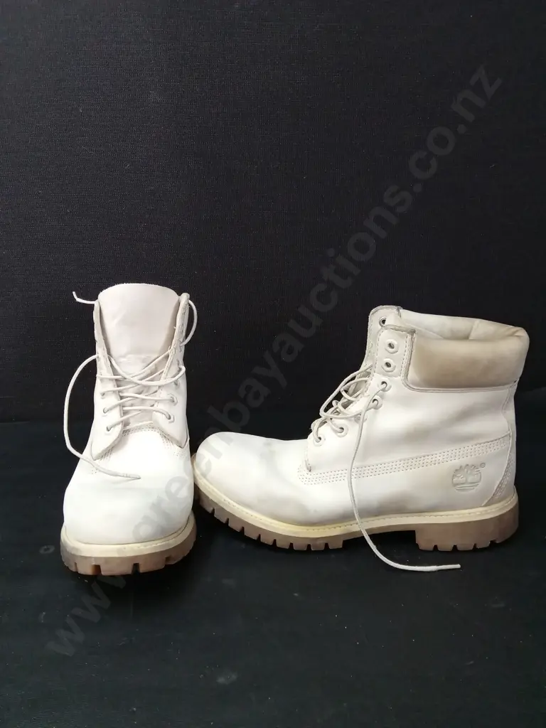 3 PAIRS OF TIMBERLANDS SIZE UK8.5W, 9M AND UNKNOWN Image 1++