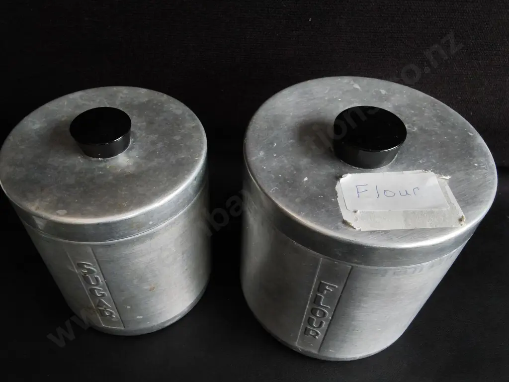PAIR OF MID CENTURY MODERN SPUN ALUMINUM KITCHEN CANISTERS, SUGAR AND FLOUR, TALLEST H 20 CM Image 1++