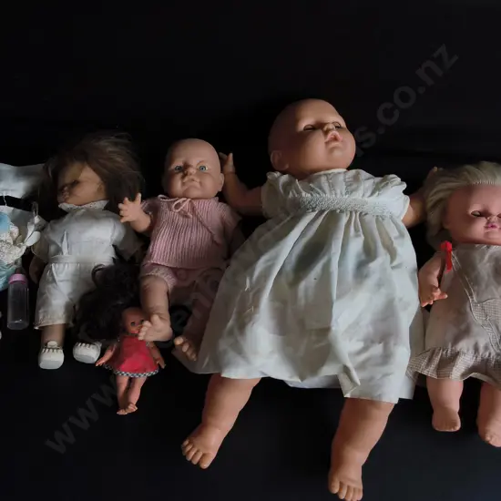 COLLECTION OF VINTAGE BABY DOLLS, TALLEST H 55 CM
