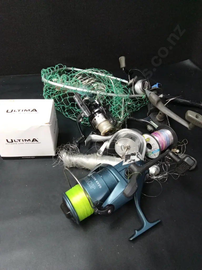 BOX OF FISHING GEAR Image 1++