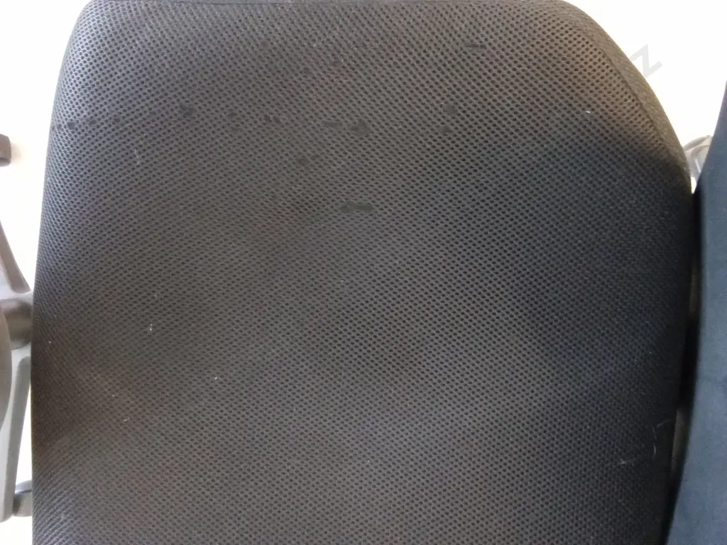 5 OFFICE CHAIRS, (4X LEFT CHAIR, 1 RIGHT) Image 1++
