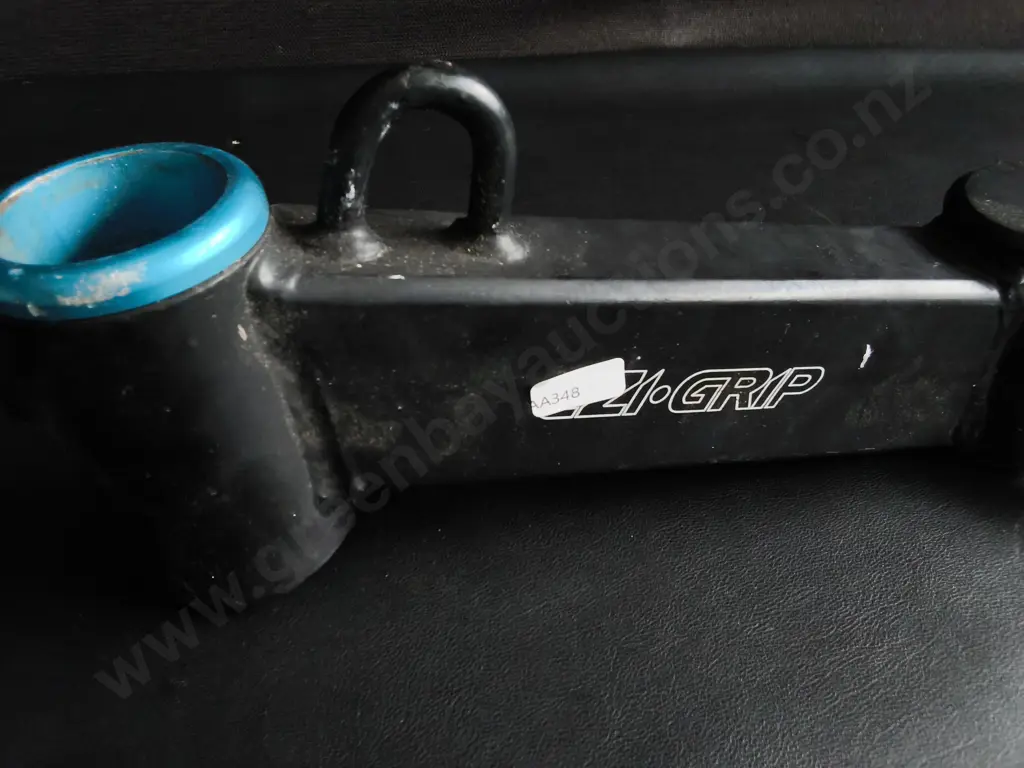 EZI GRIP BICYCLE CARRIER PART Image 1++