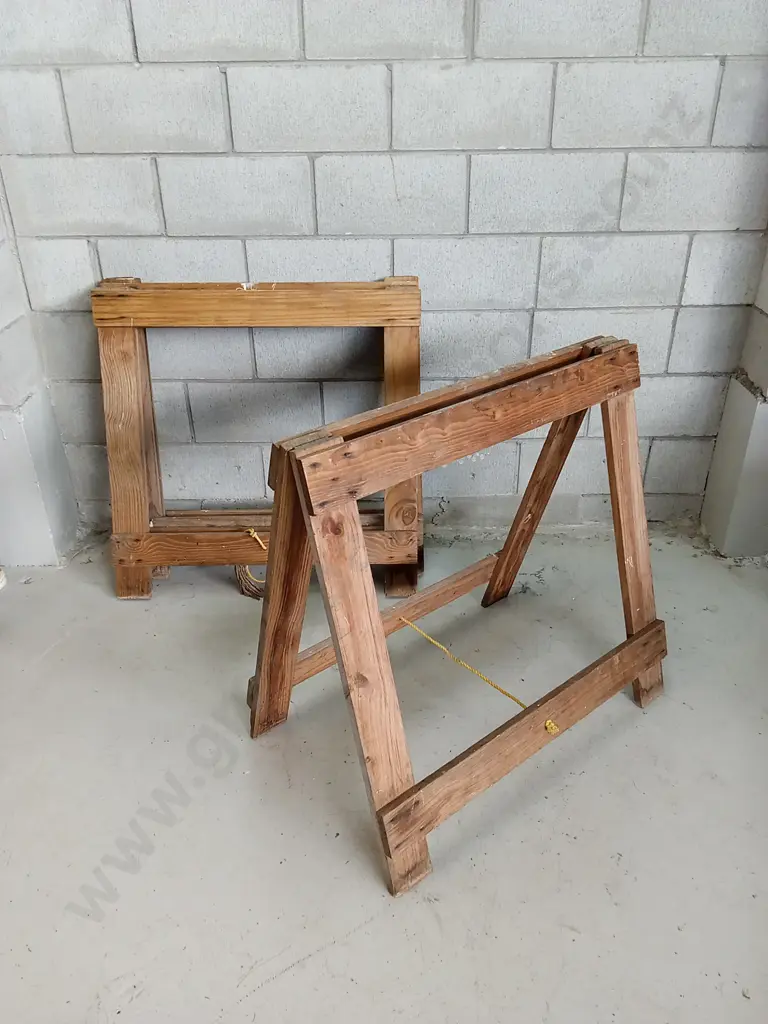 3 WOODEN FOLDING TRESTLES, H 80CM X W 84CM Image 1++