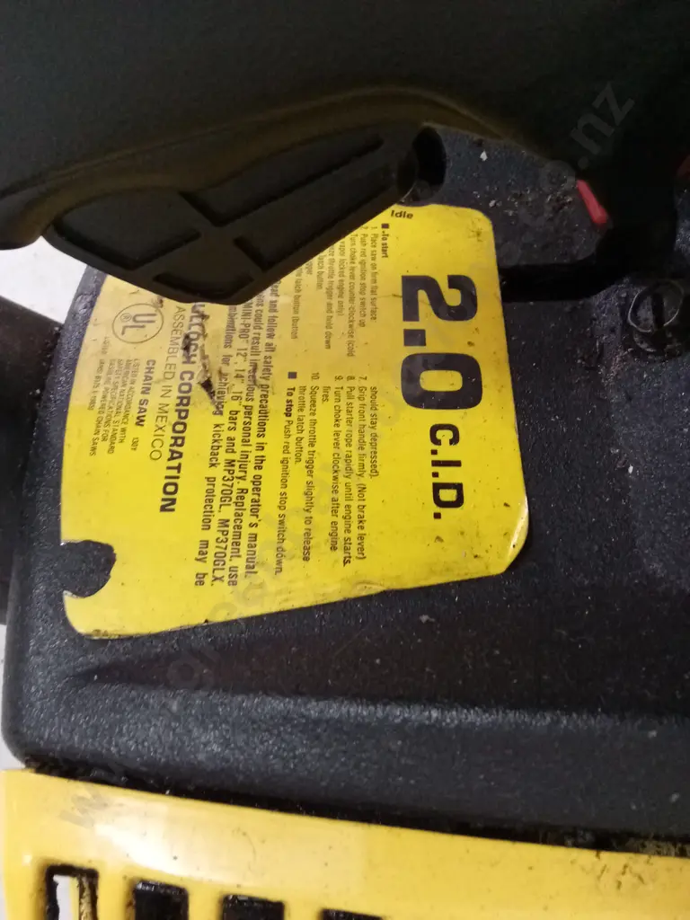 PAIR OF GAS AND ELECTRIC CHAINSAWS Image 1++