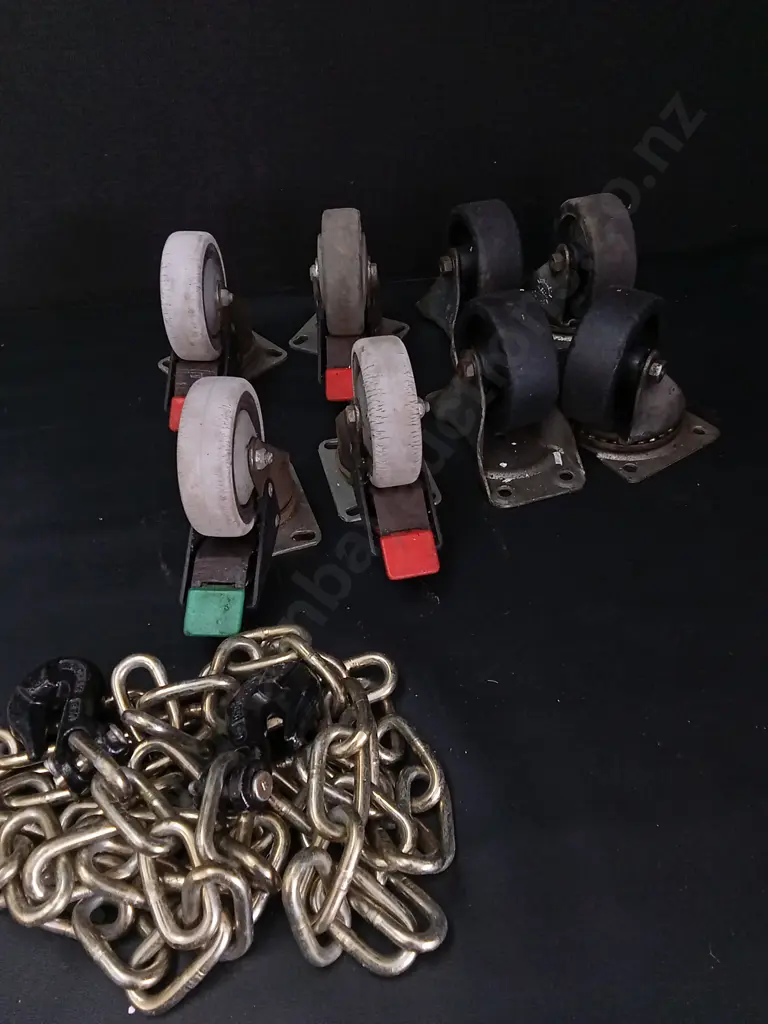 2 SETS OF CASTERS AND A SNIG 2M CHAIN Image 1++