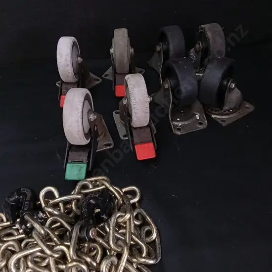 2 SETS OF CASTERS AND A SNIG 2M CHAIN