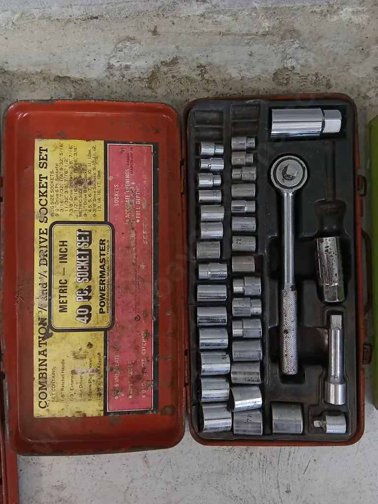 2 SOCKET SETS AND OIL CANISTERS Image 1++