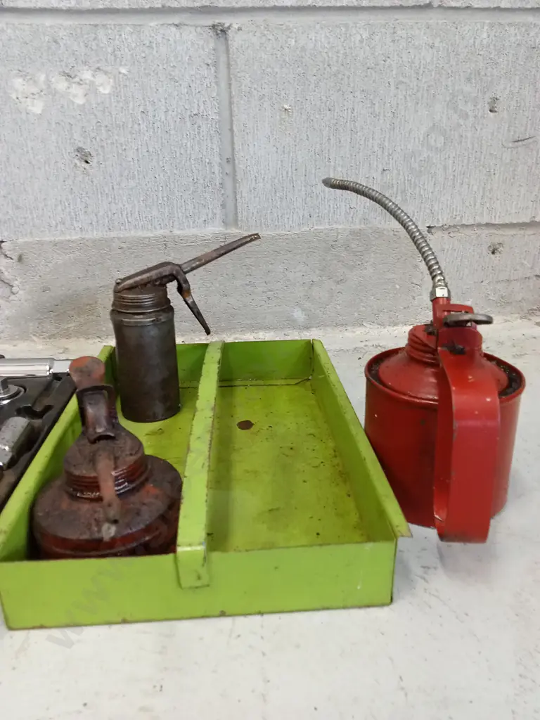 2 SOCKET SETS AND OIL CANISTERS Image 1++
