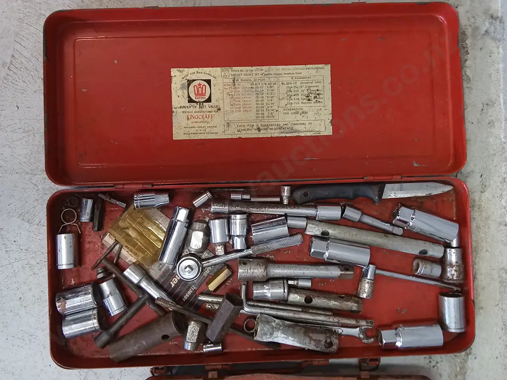 2 SOCKET SETS AND OIL CANISTERS Image 1++