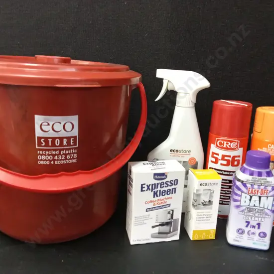 PLASTIC BUCKET WITH ASSORTED CLEANING PRODUCTS