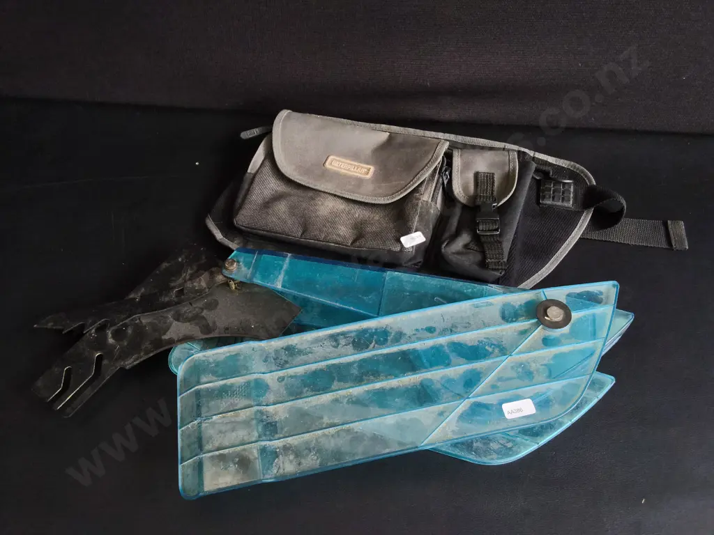 CATERPILLAR TOOL POUCJ AND OEM MAKITA TABLE SAW BLADE GUARD AND RIVING KNIFE ASSEMBLY Image 1++