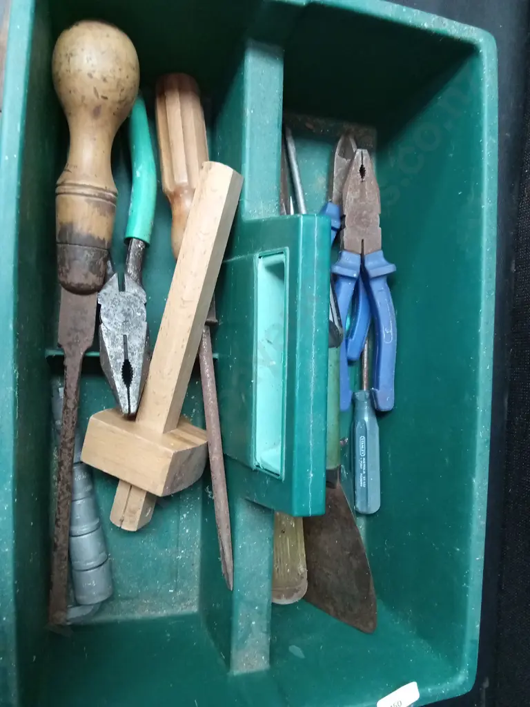 TOOLBOX WITH CONTENTS Image 1++