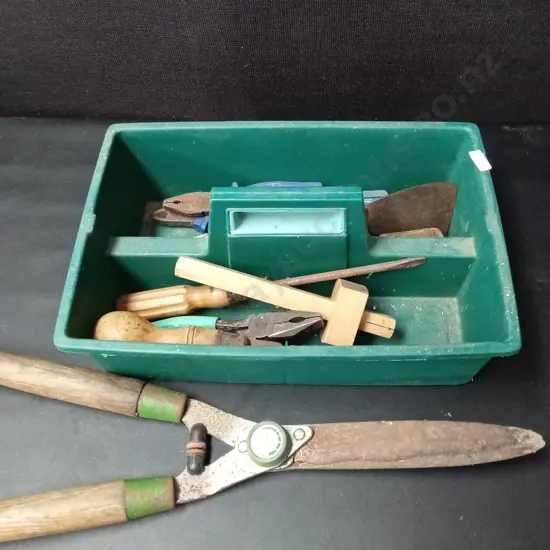 TOOLBOX WITH CONTENTS