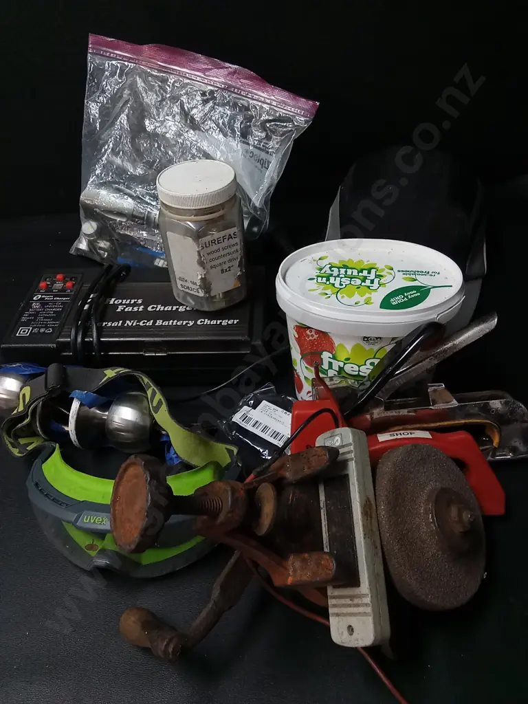 BOX OF ASSORTED ITEMS Image 1++