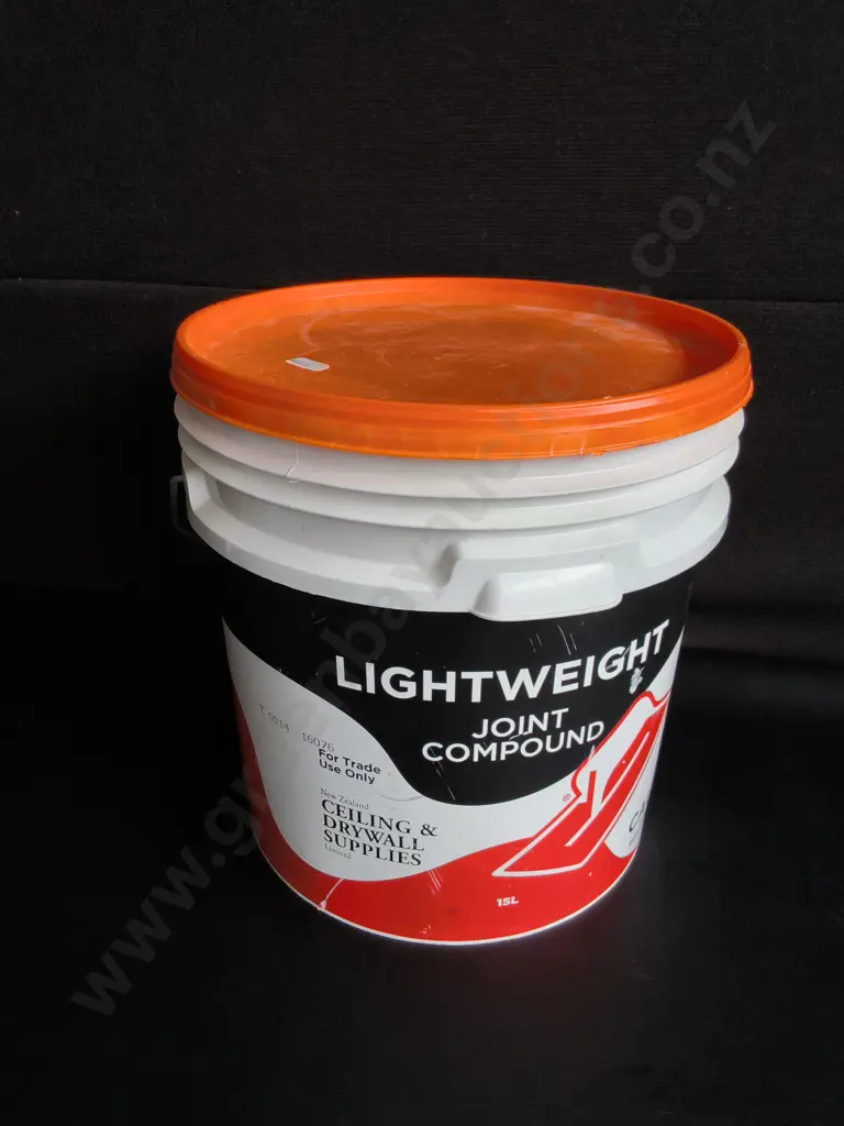 TUB OF LIGHTWEIGHT JOINT COMPOUND, OPENED Image 1++