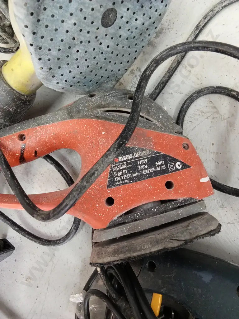 ASSORTMENT OF POWER TOOLS (ALL WORKING TOOLS EXCEPT BLACK AND DECKER) Image 1++