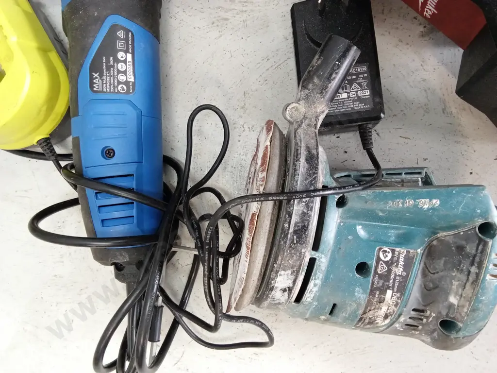 ASSORTMENT OF POWER TOOLS (ALL WORKING TOOLS EXCEPT BLACK AND DECKER) Image 1++