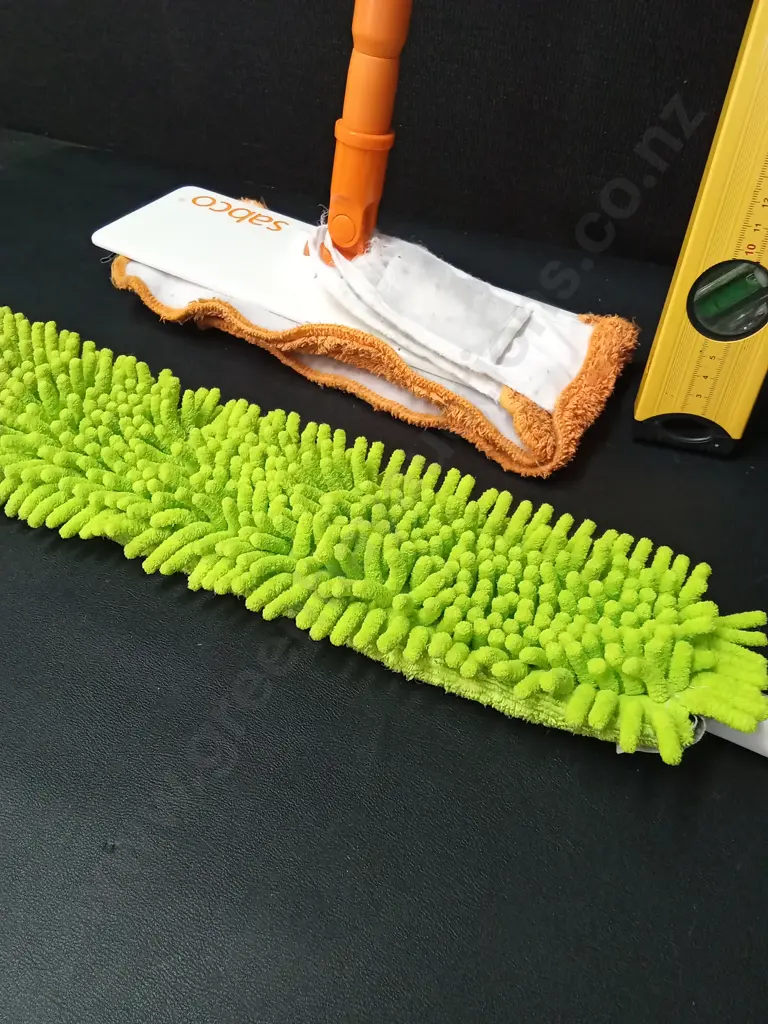 2 MOPS AND A LEVEL Image 1++