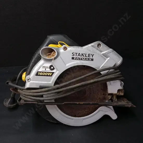 STANLEY FATMAX 1600W CIRCULAR SAW WORKING