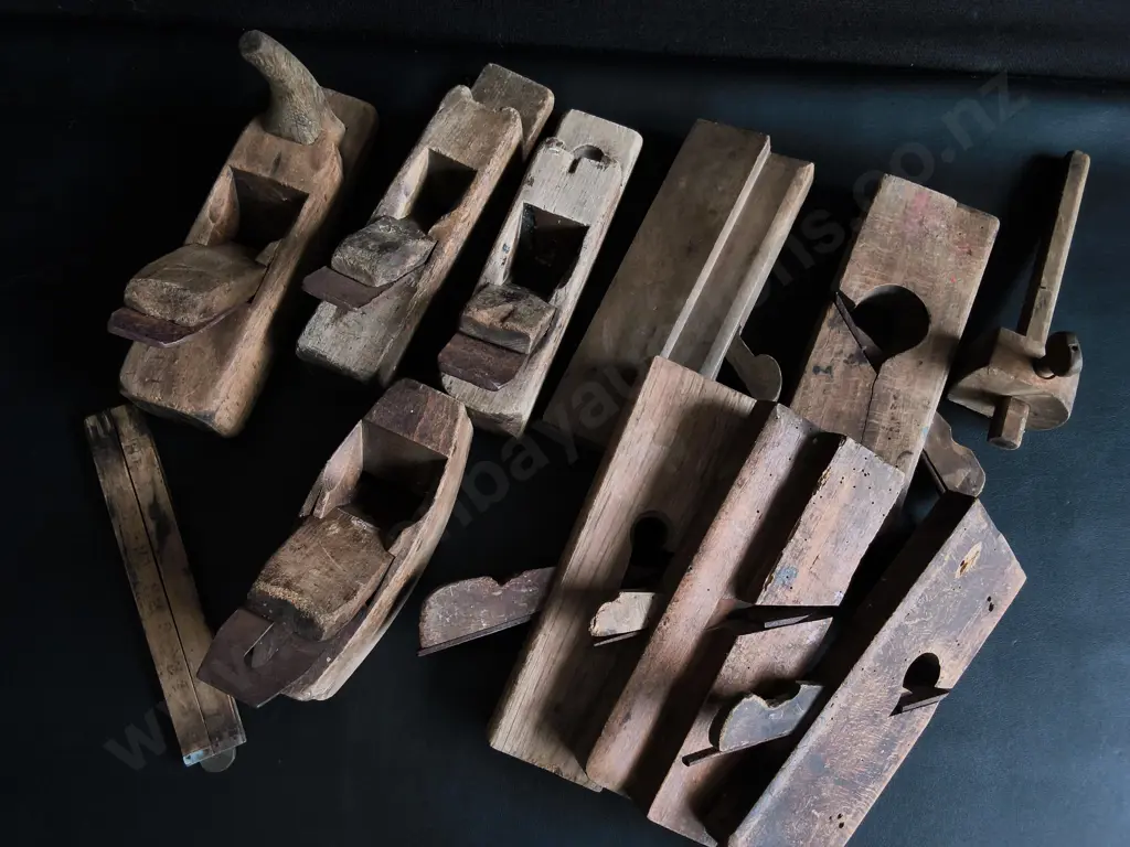 COLLECTION OF VINTAGE WOOD PLANES AND FOLDING RULER Image 1++