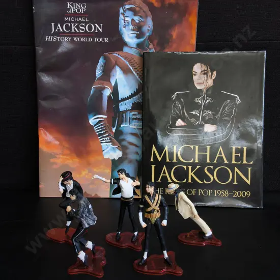VINTAGE MICHAEL JACKSON COLLECTIBLES, INCLUDING BOOKS, AND MINI FIGURES